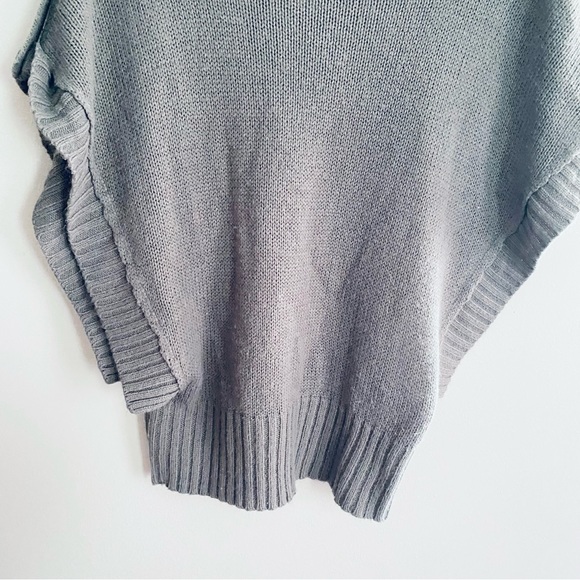 dots Women's Dark Gray Short Sleeve V Neck Knit Sweater Size Large - Picture 8 of 10